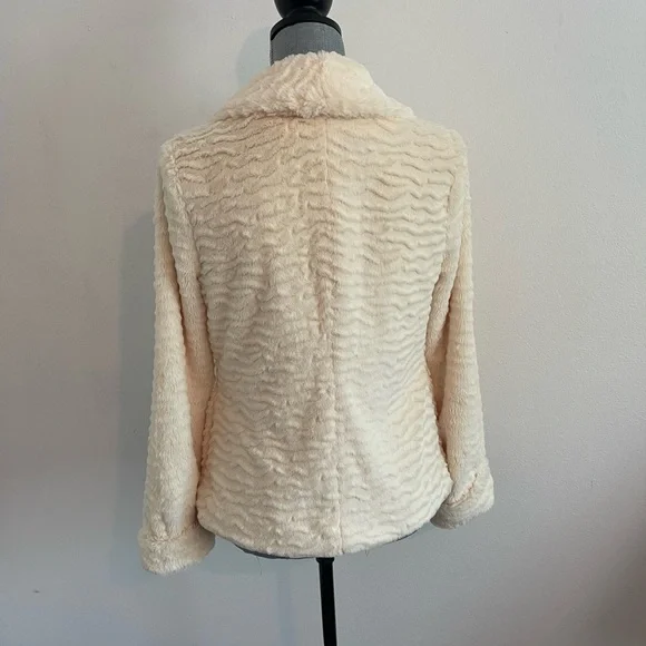 Forever 21 Cream Faux Fur Jacket - Picture 2 of 12